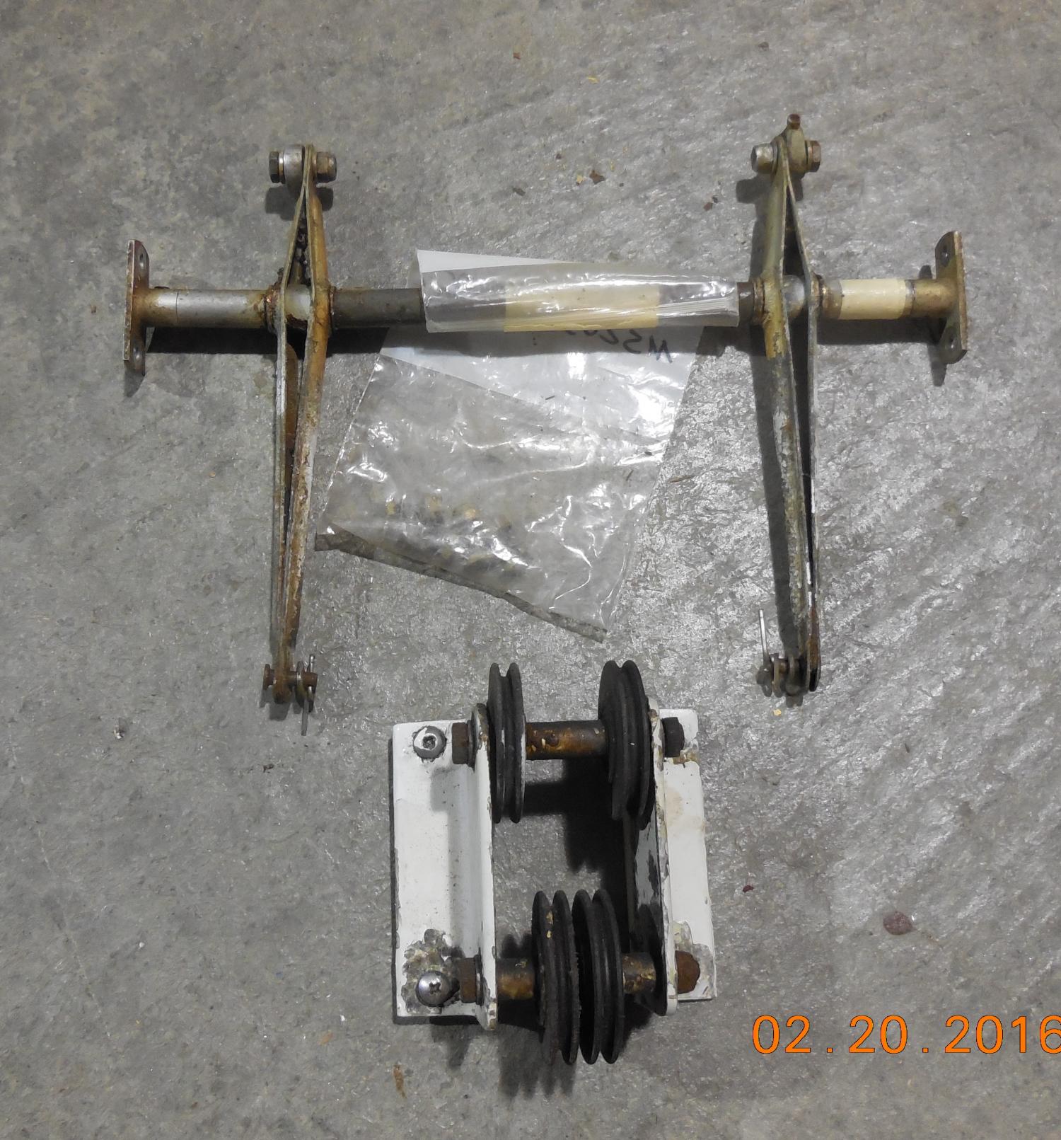 CESSNA 206 FLOAT PLANE WATER RUDDER CONTROL BELL CRANK & PULLEY ASSEMBLY